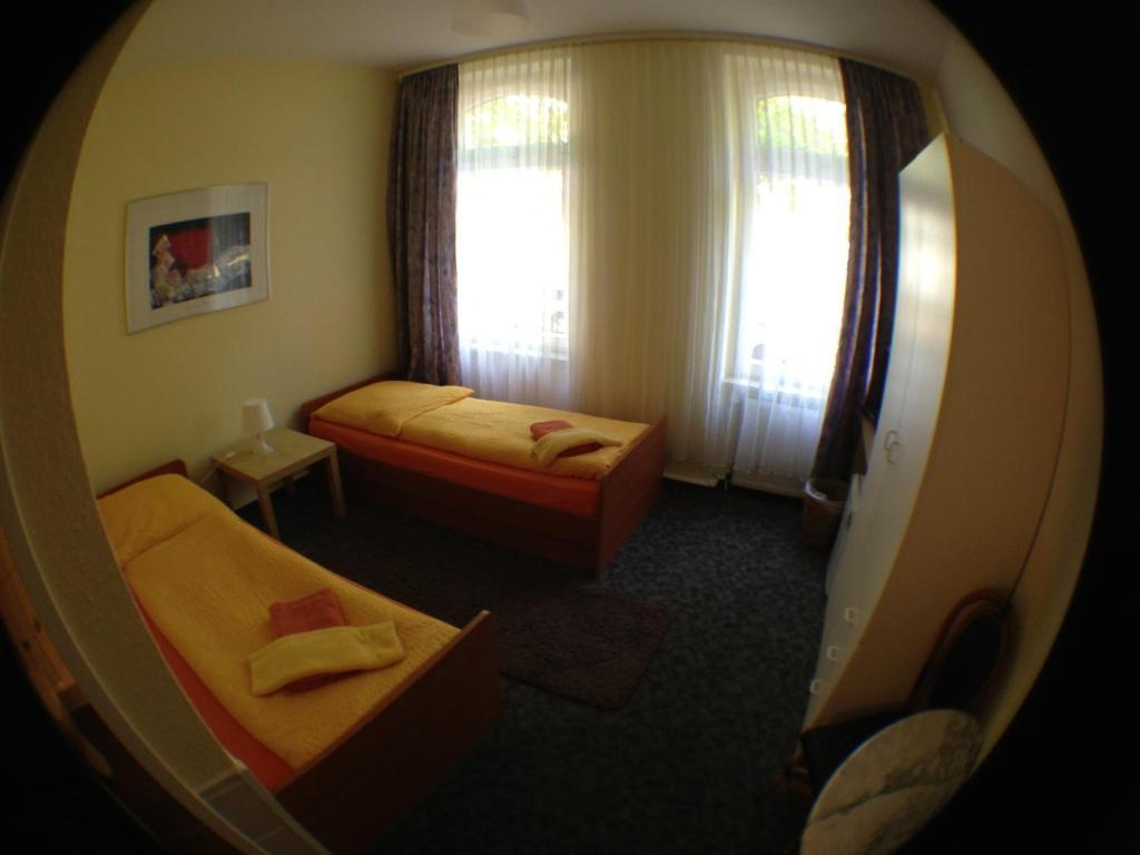 Pension Leipzig Georgplatz Room photo