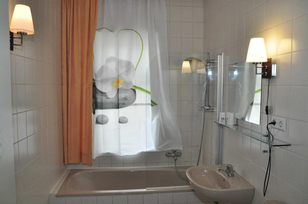 Pension Leipzig Georgplatz Room photo
