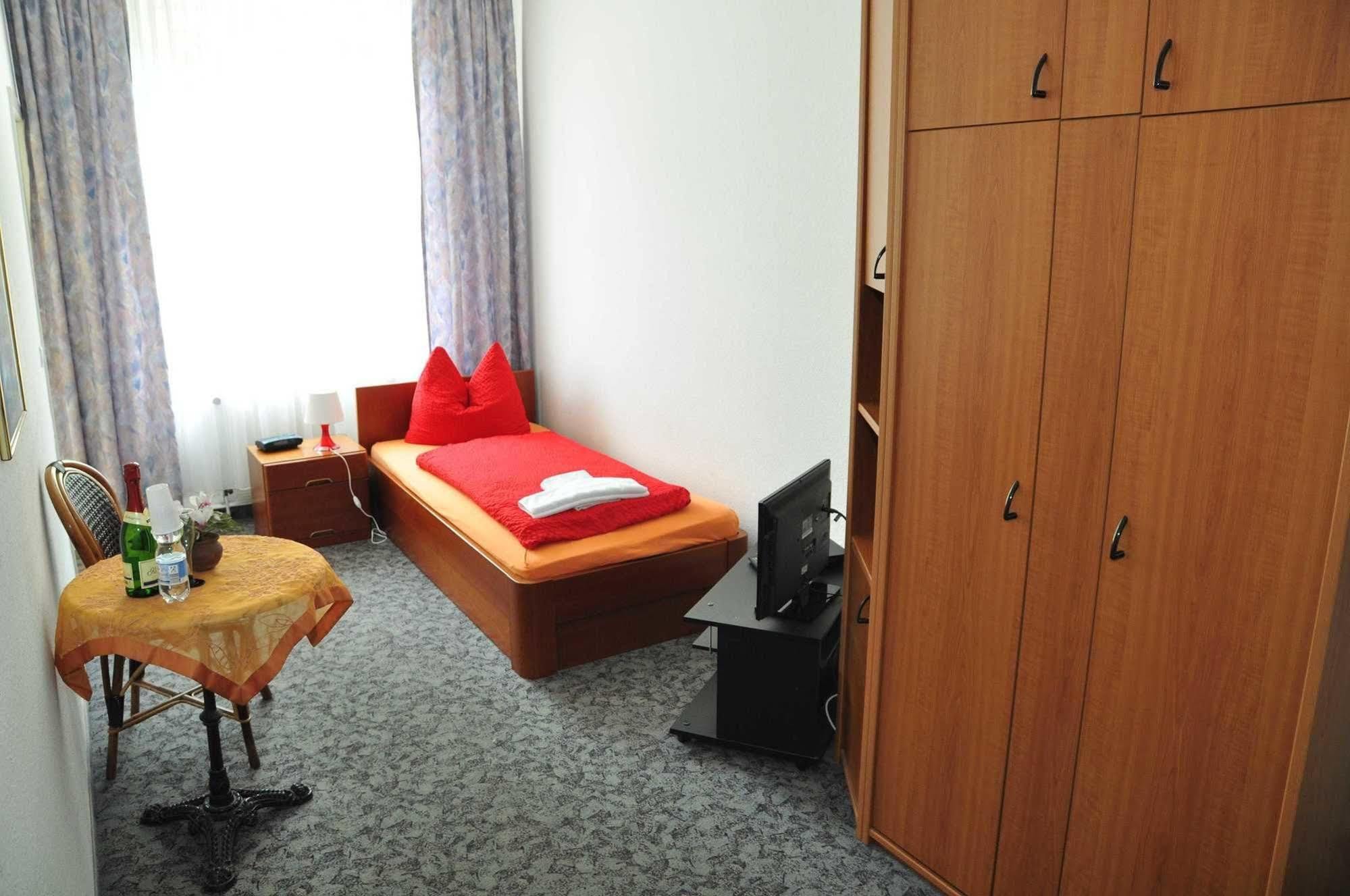 Pension Leipzig Georgplatz Exterior photo